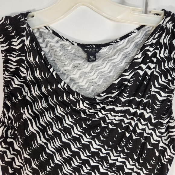 Ann Taylor Black & White Drape Neck Sleeveless Top Size XSmall - Picture 2 of 8
